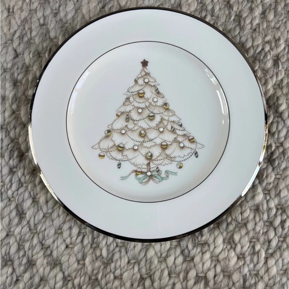 Set of 4 $280 Noritake Bone China Palace Christmas Platinum 4781 salad plates - Picture 9 of 10